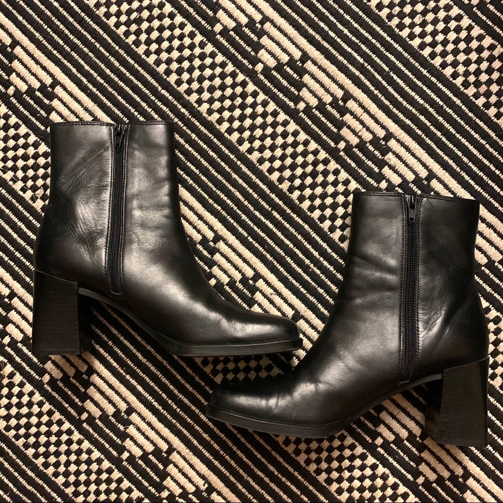 SOLD.   90s or y2k boots